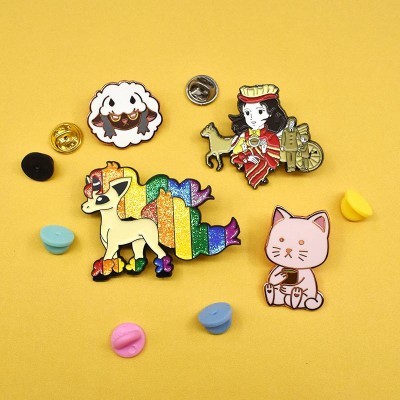 Souvenir Custom One Piece Cartoon Triangle Gold Flower Plating Metal Korea Idol Bts Kpop Glitter Hard University Lapel Pins